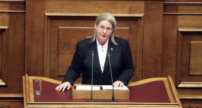 Βουλή: Πειθαρχική ποινή στη χρυσαυγίτισσα Ζαρούλια