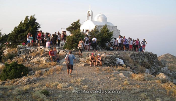 ΚΟΣΜΟΣΥΡΡΟΗ στην πατροπαράδοτη ανάβαση στον Χριστό στο Δίκαιο!!! (φωτό-βίντεο)