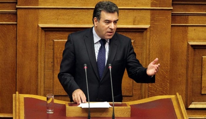 Στο Αιγαίο δε ναυαγούν μόνο οι βάρκες με τους πρόσφυγες και τους παράνομους μετανάστες. Ναυαγεί και η ελληνική εξωτερική πολιτική