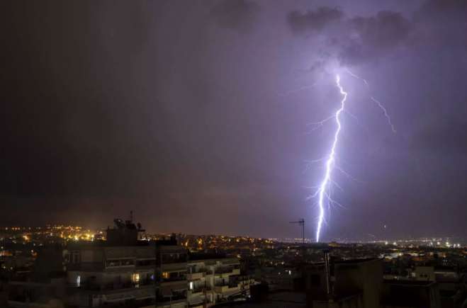 Καιρός σήμερα: Μεγάλη πτώση της θερμοκρασίας με βροχές και καταιγίδες – Αναλυτική πρόγνωση