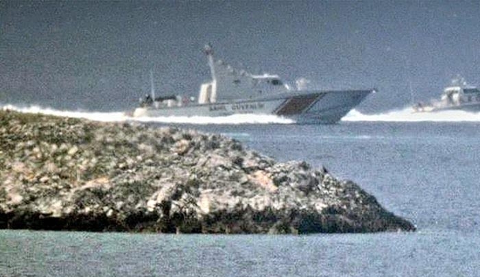 Απίστευτο βίντεο από τα Ίμια έδωσαν οι Τούρκοι: Τουρκικό πλοίο «καταδιώκει» ελληνικό!