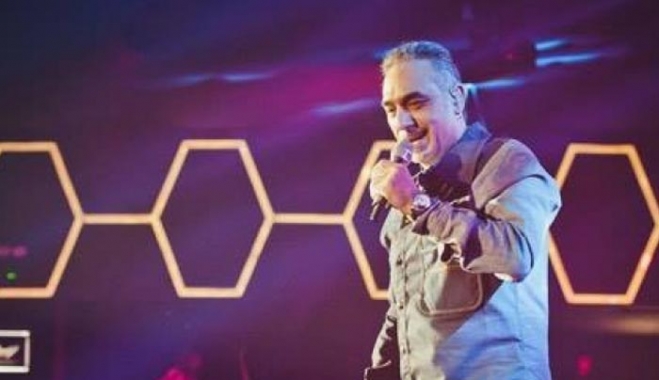 Νότης Σφακιανάκης: H εντυπωσιακή έναρξη στην πρεμιέρα του στο Teatro