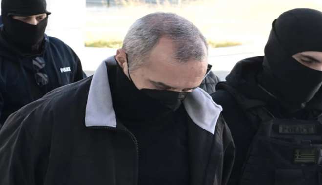 «Τη βίασε και το τέρας δηλώνει ερωτευμένος, με 43 χρόνια διαφορά»: Ξεσπά η αδερφή της 12χρονης για τον Κολωνό
