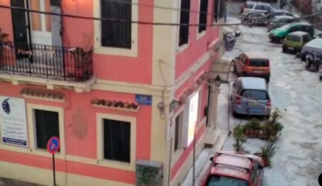 Στα «λευκά» η Κέρκυρα – Χαλάζι σε μέγεθος φουντουκιού «σκέπασε» την πόλη [βίντεο]