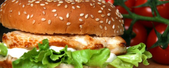 Hamburger με μπιφτέκι κοτόπουλου