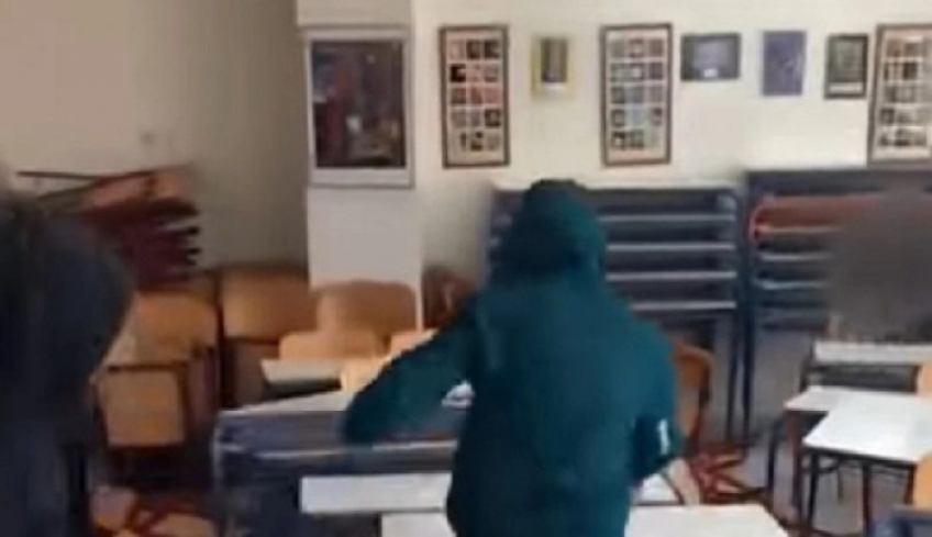 Θλιβερό βίντεο: Μαθητές λυκείου στα Χανιά βανδαλίζουν σχολική αίθουσα (vid)