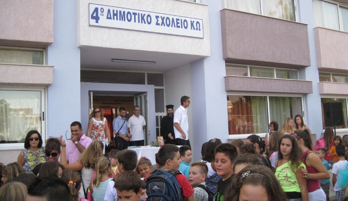 “Εγκρίθηκαν, μετά από έλεγχο, οι συμβάσεις των έργων αποκατάστασης των σχολείων από το Ελεγκτικό Συνέδριο. Άμεσα υπογράφονται και αρχίζουν τα έργα.”