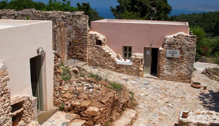 Θεία Λειτουργία στoν Άγιο Δημήτριο στις Χαϊχούτες για τους αποδήμους