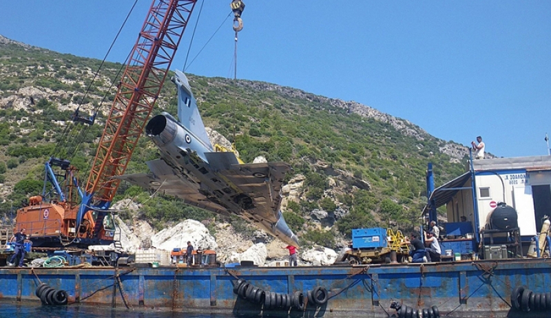 Ξεκίνησε η ανέλκυση του μοιραίου Mirage 2000