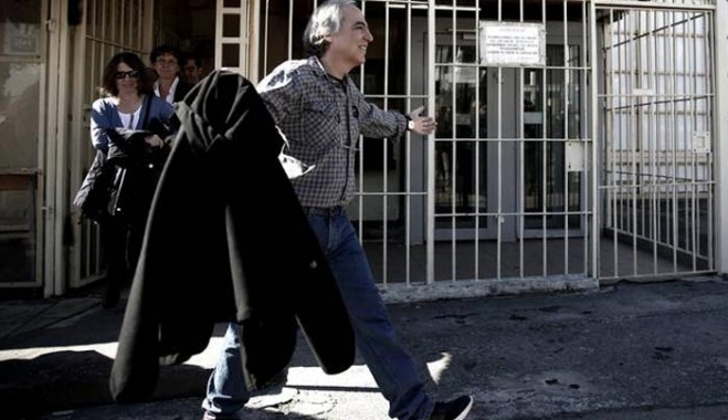 «Θύελλα» εντός και εκτός συνόρων για την άδεια στον Δημήτρη Κουφοντίνα