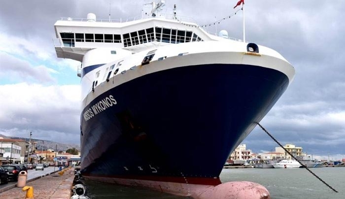Βίντεο: Δείτε το Νήσος Μύκονος την ώρα που προσκρούει στο λιμάνι της Χίου