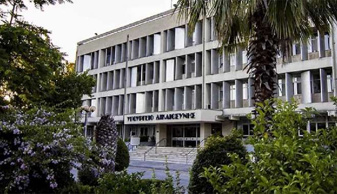 To Υπ. Δικαιοσύνης βάζει "κόφτη" στις αναστολές που δίνουν τα δικαστήρια στο κλείσιμο καταστημάτων για πώληση ποτών σε ανήλικους