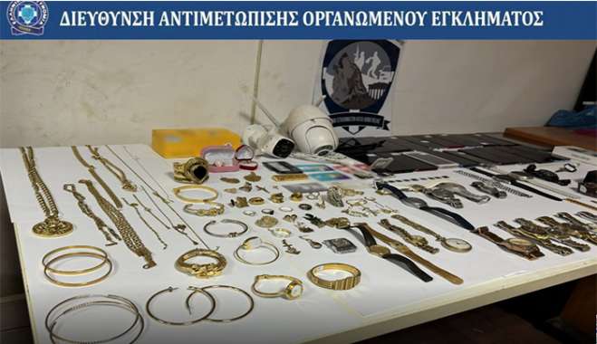 Δ.Α.Ο.Ε. : Εξαρθρώθηκε εγκληματική ομάδα τα μέλη της οποίας, με το πρόσχημα ότι είναι συντηρητές ανελκυστήρων ή υπάλληλοι της ΔΕΗ, διέπρατταν κλοπές σε οικίες ηλικιωμένων σε διάφορες περιοχές της Αττικής