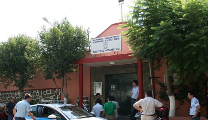 Στην … καρέκλα εξετάζονται κρατούμενοι στην Κω!
