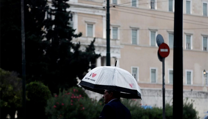 Χαλάει ο καιρός το Σάββατο: Πτώση θερμοκρασίας, βροχές και χιόνια