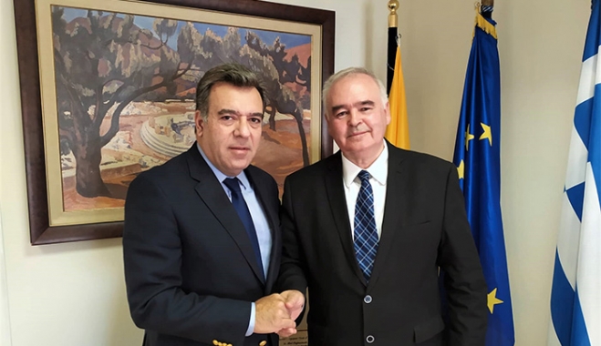 Μάνος Κόνσολας: «Στηρίζουμε τη διάδοση της ελληνικής παιδείας στην Αμερική»