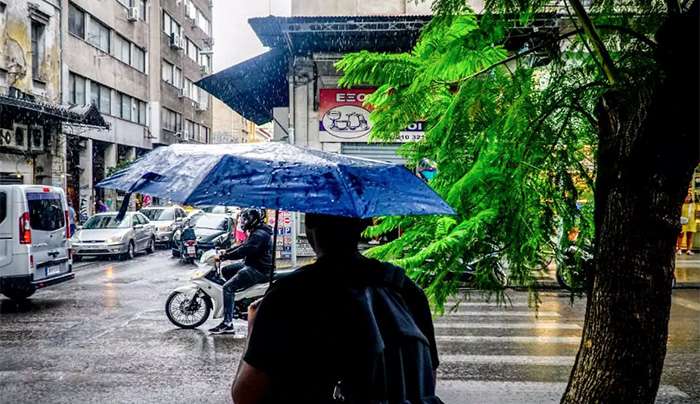 Καιρός σήμερα: Βροχές και καταιγίδες στα δυτικά και βόρεια – Η θερμοκρασία θα φτάσει έως τους 20 βαθμούς