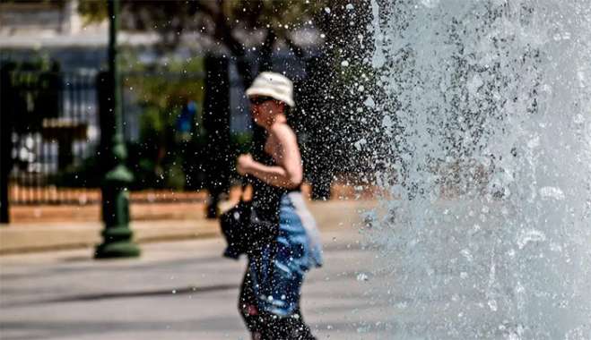 Καιρός σήμερα: Ζέστη με 42 βαθμούς Κελσίου – Πιθανές βροχές σε Σποράδες και Αιγαίο το βράδυ