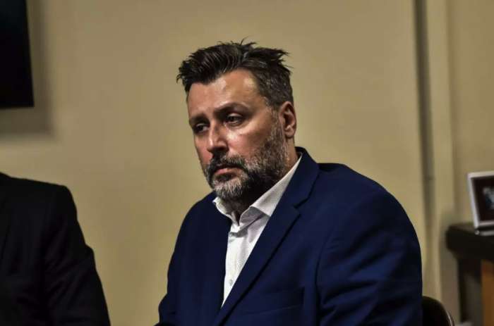 Γιάννης Καλλιάνος: «Μας έλεγαν πως οι εξετάσεις του πατέρα του είναι καλές» λέει η σύζυγος του βουλευτή της ΝΔ