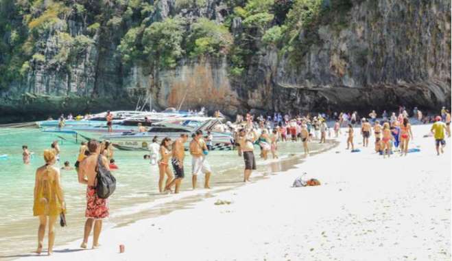 Ποια χώρα βάζει “μπλόκο” σε βίζες από την άσχημη συμπεριφορά τουριστών