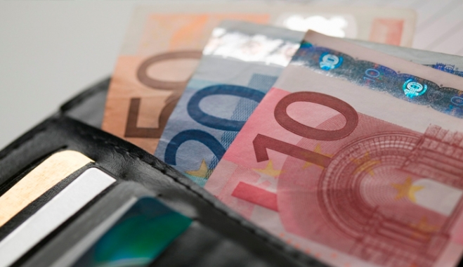 ΑΘΑΝΑΤΟ ΔΗΜΟΣΙΟ: Επαιρναν 15 μισθούς από 7.000 το μήνα και... επίδομα κυλικείου!