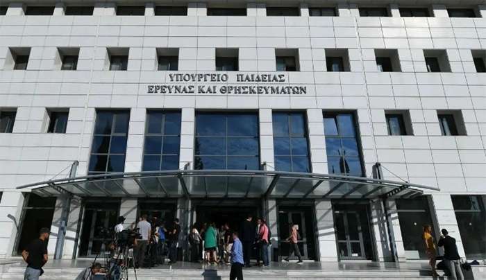 Υπουργείο Παιδείας για επίθεση σε καθηγητή του ΕΚΠΑ: «Σπάει το απόστημα της ανομίας στα ΑΕΙ»