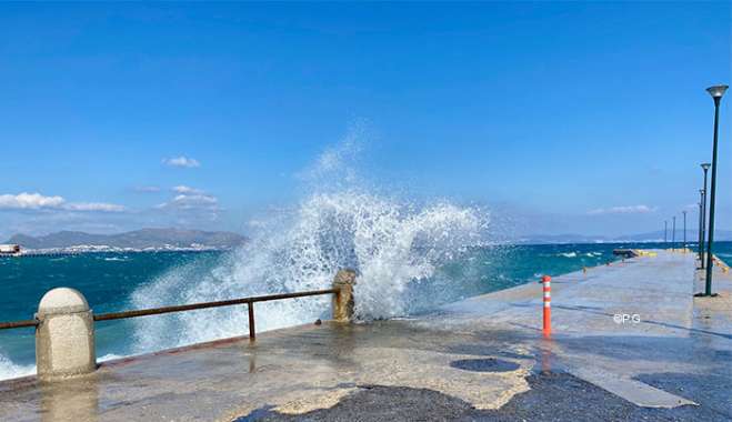 Καιρός σήμερα: Άνεμοι θα πνέουν στα δυτικά από ανατολικές διευθύνσεις 3 με 5 μποφόρ, στα ανατολικά βόρειοι βορειοανατολικοί 4 με 6 και πρόσκαιρα στο νοτιοανατολικό Αιγαίο ως 7 μποφόρ.