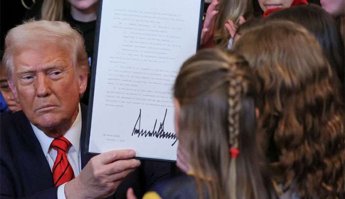 Τραμπ: Υπέγραψε διάταγμα που αποκλείει τις τρανς αθλήτριες από γυναικείες διοργανώσεις