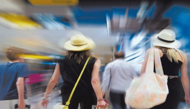 Αγωνία για τις αφίξεις στη σκιά της αύξησης κρουσμάτων-Άγγλοι τουρίστες: Το μεγάλο κρας τεστ