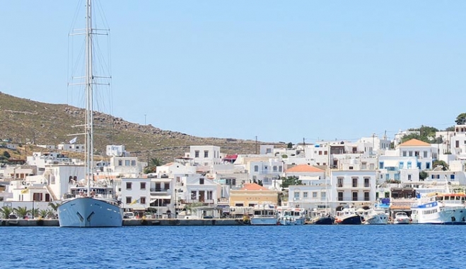 Τουρίστρια πήγε για διακοπές στην Πάτμο κουβαλώντας οπλοστάσιο!