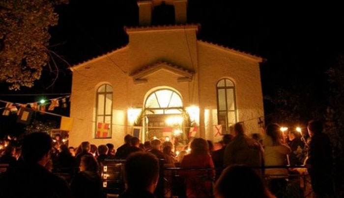 Δείτε τι έκανε ιερέας την ώρα της Ανάστασης και τους άφησε όλους ΑΦΩΝΟΥΣ!! (βίντεο)