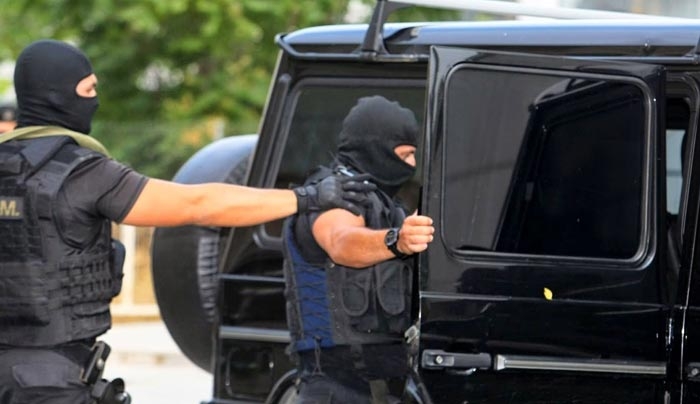 Βόμβα σε σπίτι γνωστού επιχειρηματία στη Βουλιαγμένη (βίντεο)