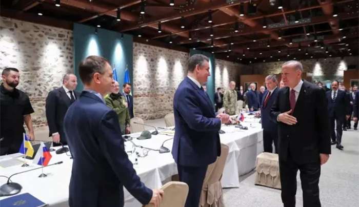 Κακή αρχή για τις συνομιλίες Ουκρανίας – Ρωσίας στην Τουρκία – Οι δύο πλευρές διαφωνούν για το... πότε αρχίζουν