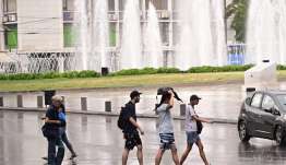 Καιρός σήμερα: Χαλάζι και μπουρίνια στις περισσότερες περιοχές της χώρας – Στους 30 βαθμούς η θερμοκρασία στην Αττική