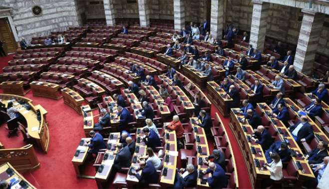 Βουλή-Συνταγματική Αναθεώρηση: Στο επίκεντρο της Επιτροπής η μονιμότητα των δημοσίων υπαλλήλων