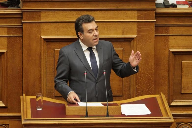 ΜΑΝΟΣ ΚΟΝΣΟΛΑΣ: «Μεταφορικό ισοδύναμο για λίγους και προεκλογικού χαρακτήρα πυροτέχνημα»