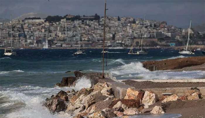 Καιρός σήμερα: Δυναμώνουν οι άνεμοι, έως 38 βαθμούς ο υδράργυρος – Πού θα δούνε βροχές