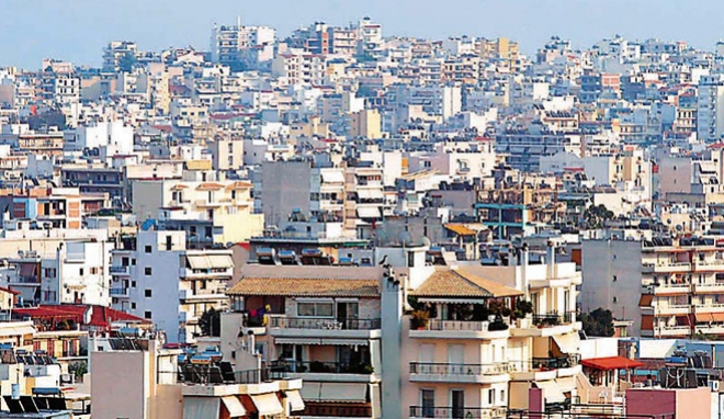 Ο φόρος υπεραξίας με συντελεστή 15% επιβάλλεται στους πωλητές ακινήτων και προκύπτει από τη διαφορά της τιμής κτήσης με την τιμή πώλησης του ακινήτου.