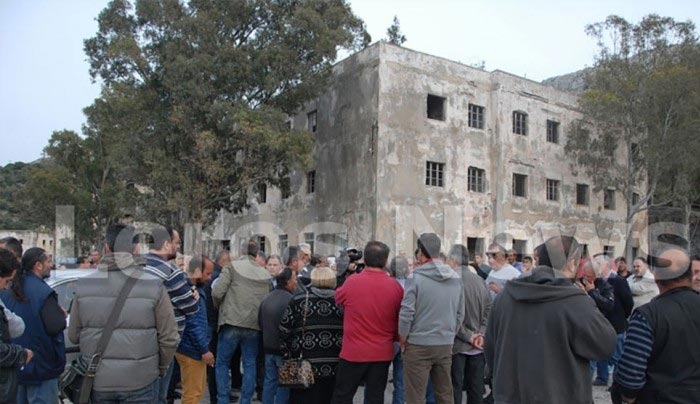 Λέρος: Επεισόδια κατά την άφιση μεταναστών από την Χίο-Ξύλο σε δημοτικό σύμβουλο - BINTEO