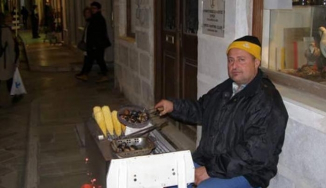 Αυτός είναι ο καστανάς που έγινε viral στο διαδίκτυο - Η ιστορία που τον έκανε πρωταγωνιστή στα social media [εικόνες]