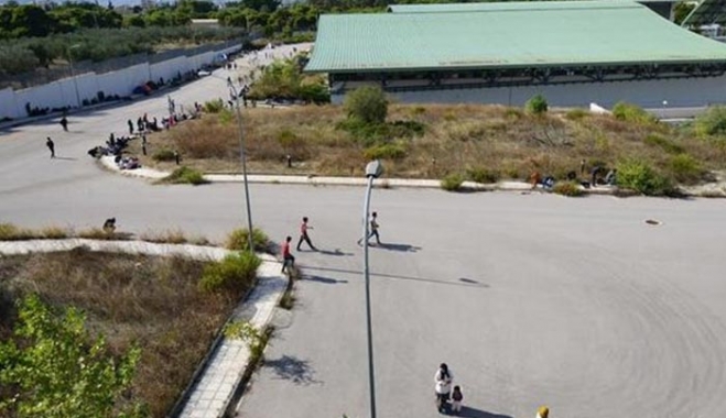 Πάνω από 1.800 πρόσφυγες έφτασαν και σήμερα στον Πειραιά