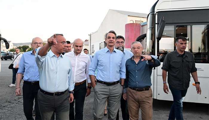 Στο αμαξοστάσιο του ΟΣΥ ο Κυριάκος Μητσοτάκης: «Στόχος μας 900 νέα λεωφορεία το 2025»