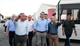 Στο αμαξοστάσιο του ΟΣΥ ο Κυριάκος Μητσοτάκης: «Στόχος μας 900 νέα λεωφορεία το 2025»