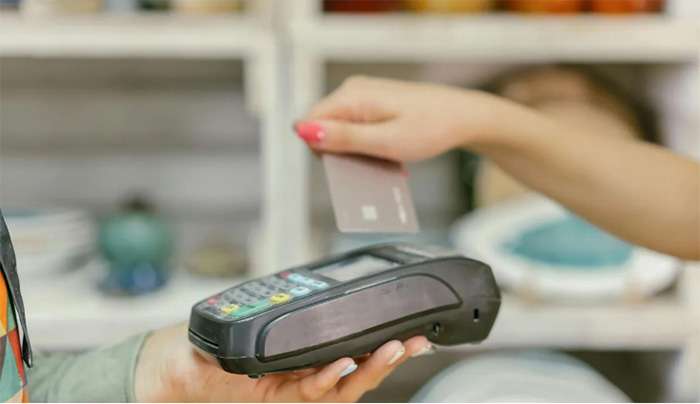 Από 15/3 έρχονται τα επιδόματα μέσω προπληρωμένης κάρτας - Μπόνους συμμετοχή σε «λοταρία»