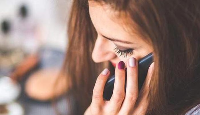 Προσοχή στα «έξυπνα» κινητά: Πότε μπορεί να προκαλέσουν προσωρινή τύφλωση
