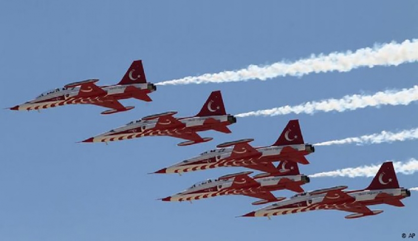 Στο «κόκκινο» η τουρκική προκλητικότητα: 56 παραβιάσεις από 15 αεροσκάφη στο Αιγαίο