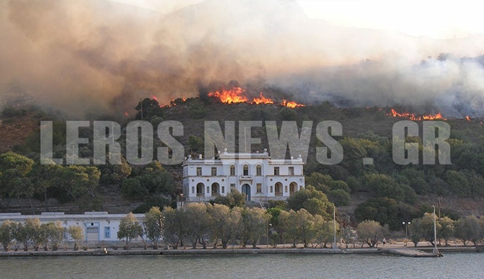 Σε εμπρησμό αποδίδεται η πυρκαγιά στη Λέρο-4 τραυματίες από συμπλοκή στο Hotspot
