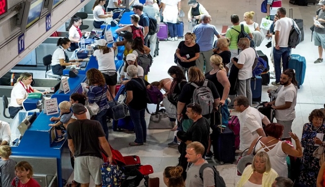 Thomas Cook: «'Ομηροι» στη Σκιάθο οι τουρίστες - Ακόμη περιμένουν επαναπατρισμό