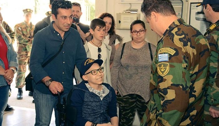 Πραγματοποιήθηκε η ευχή ενός παιδιού: Ο 13χρονος Γιώργος είναι ο μικρότερος ΟΥΚας του Πολεμικού Ναυτικού (ΦΩΤΟΓΡΑΦΙΕΣ)