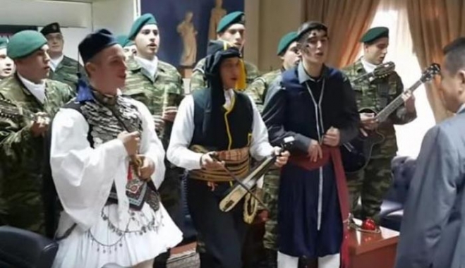 Ήρθαν τα Χριστούγεννα ήρθαν των ΛΟΚ οι μοίρες! Χακί κάλαντα σε όλη την Ελλάδα
